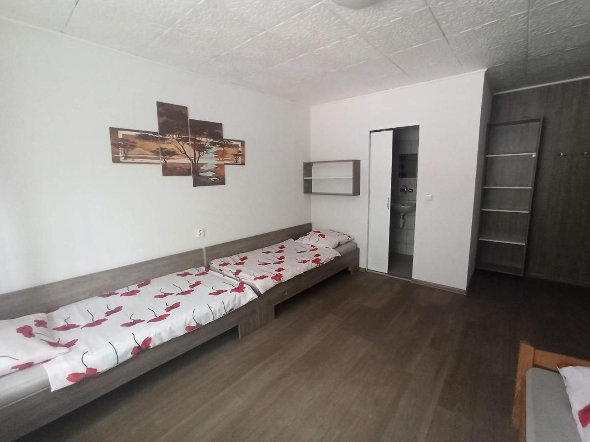 Motel Sofer Volkovce Exteriör bild