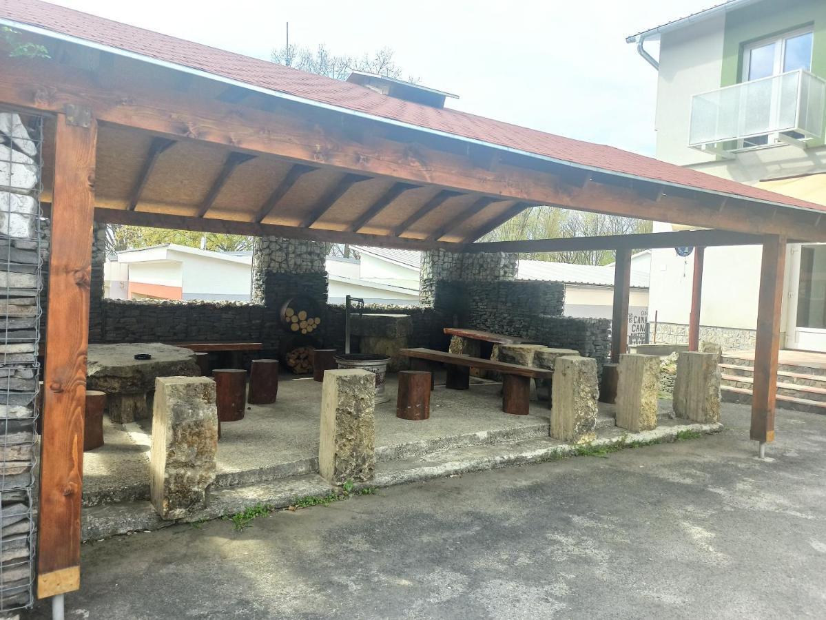 Motel Sofer Volkovce Exteriör bild