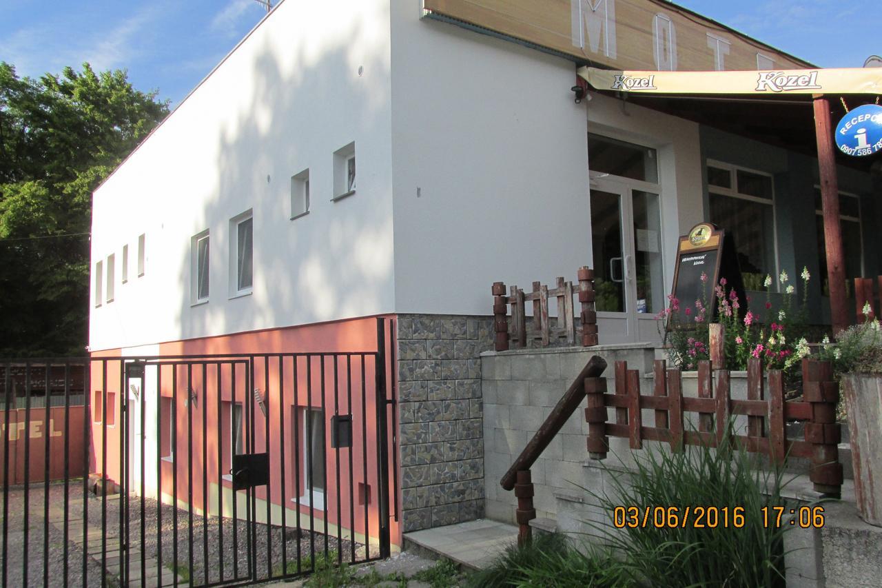 Motel Sofer Volkovce Exteriör bild